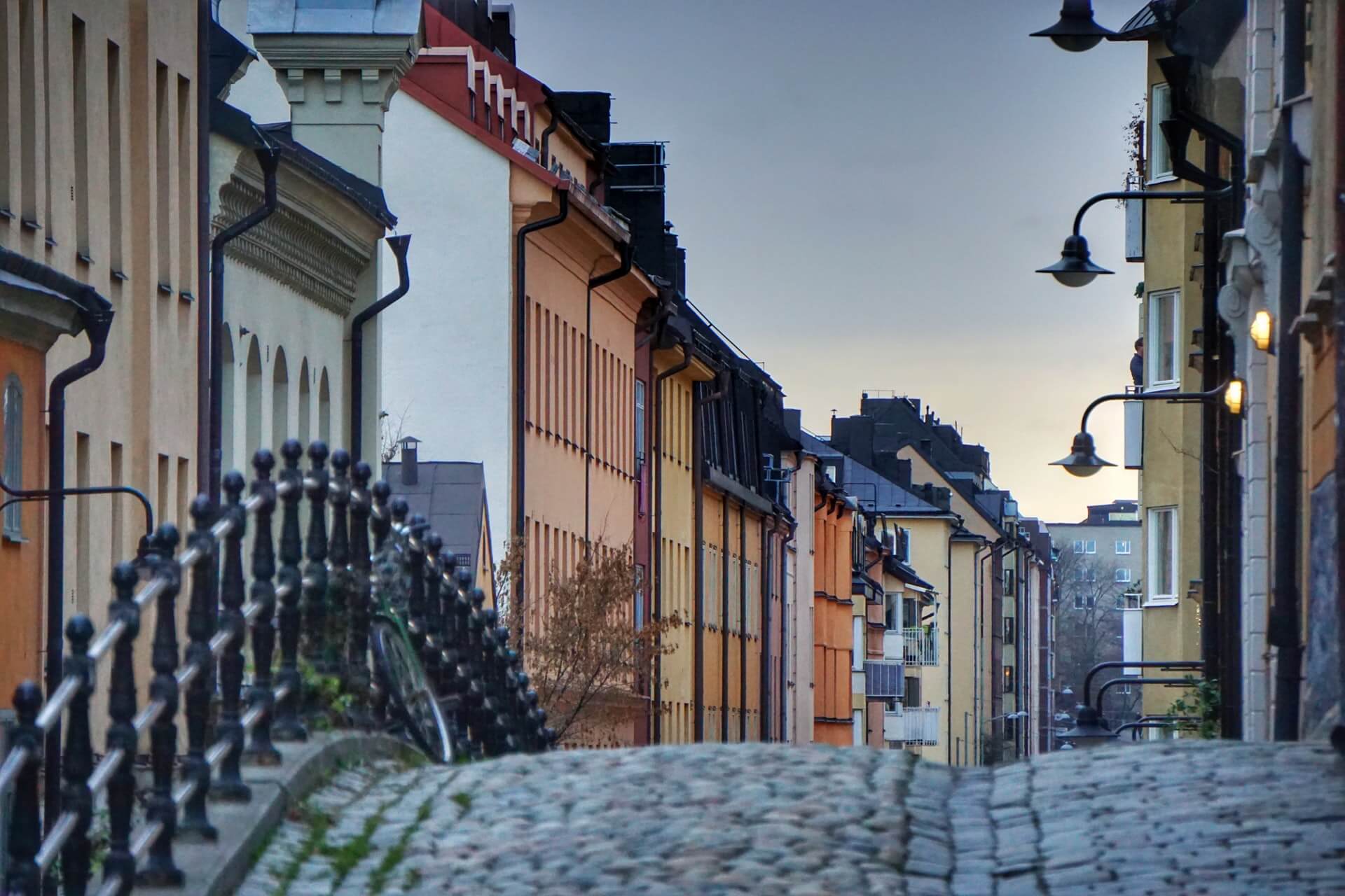 Ett foto från en gata i Södermalm.