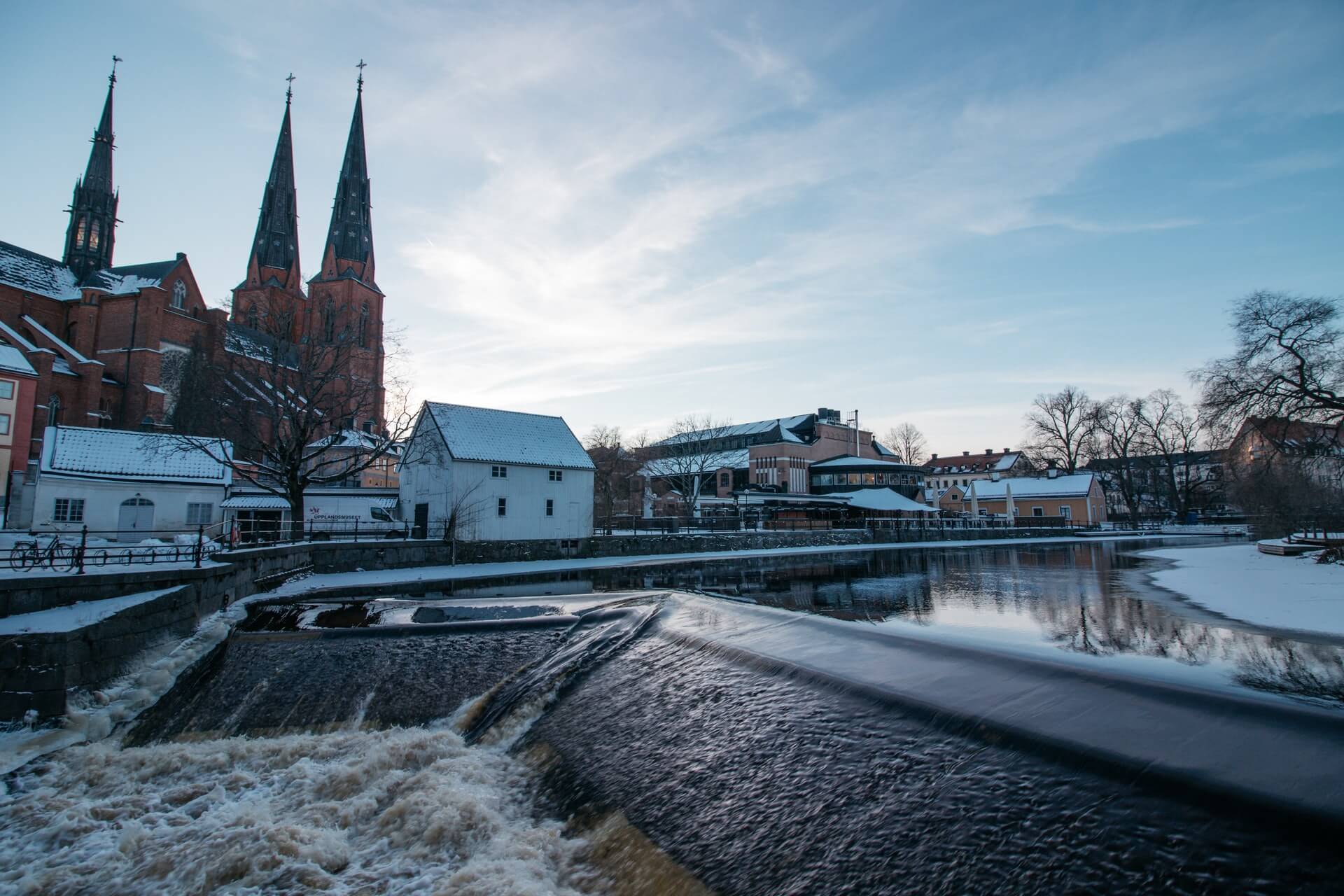 Foto på forsande vatten i Uppsala.